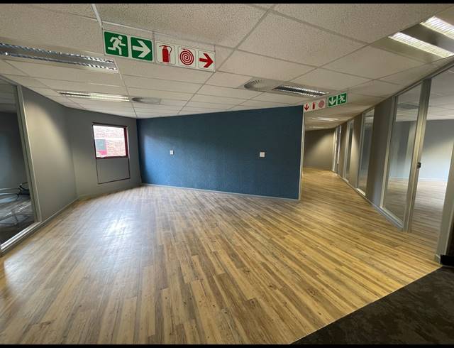 1,103M² OFFICE TO LET IN PARKTOWN